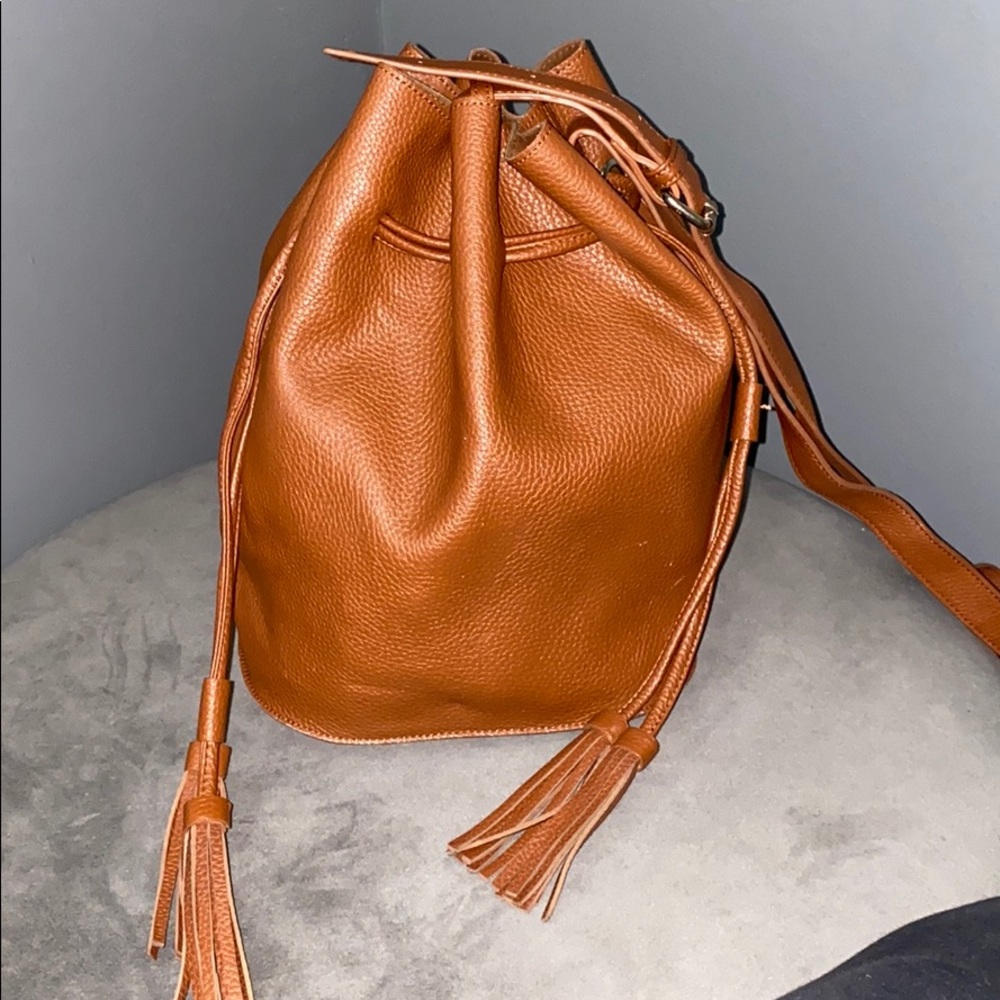 Long strap bucket bag